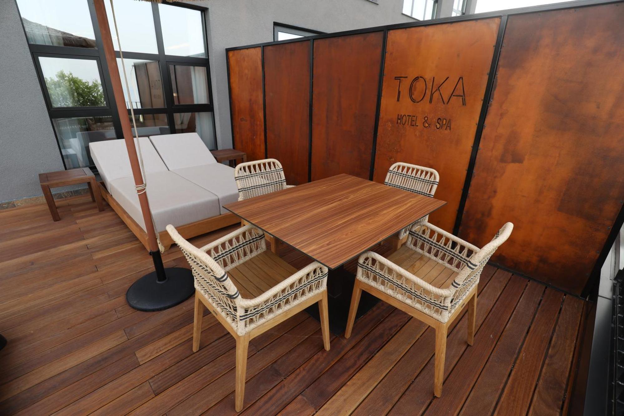 Toka Hotel Restaurant Udenisht エクステリア 写真