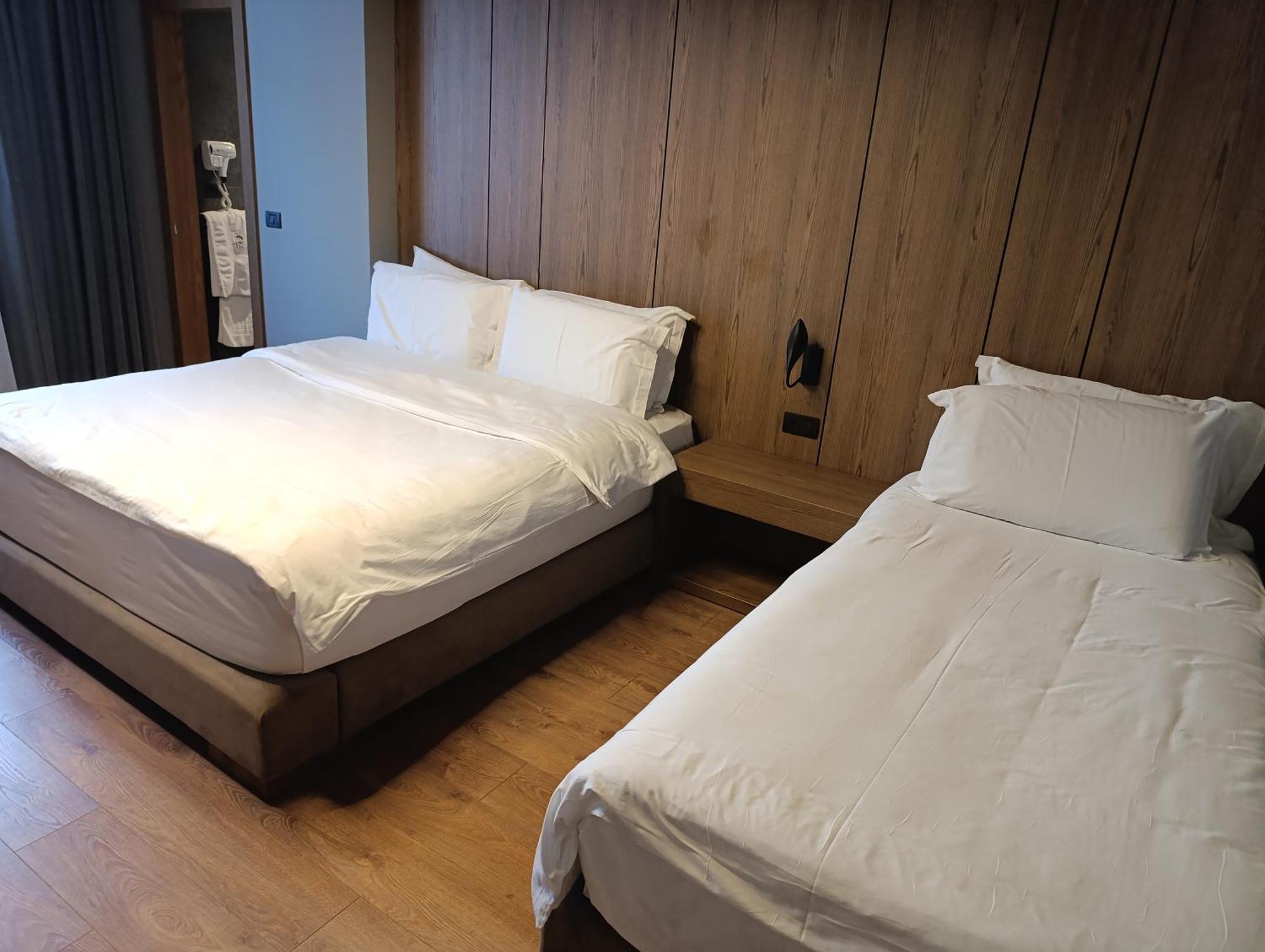 Toka Hotel Restaurant Udenisht エクステリア 写真