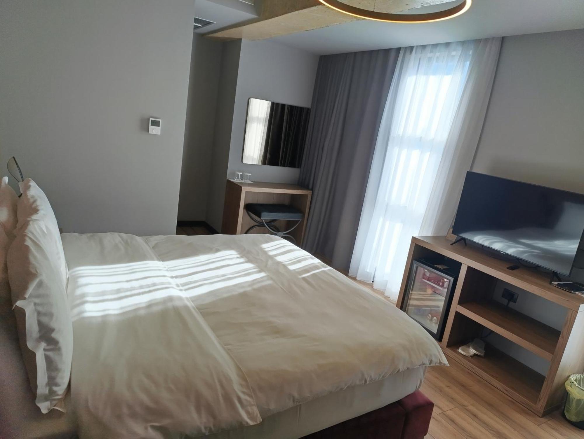 Toka Hotel Restaurant Udenisht エクステリア 写真