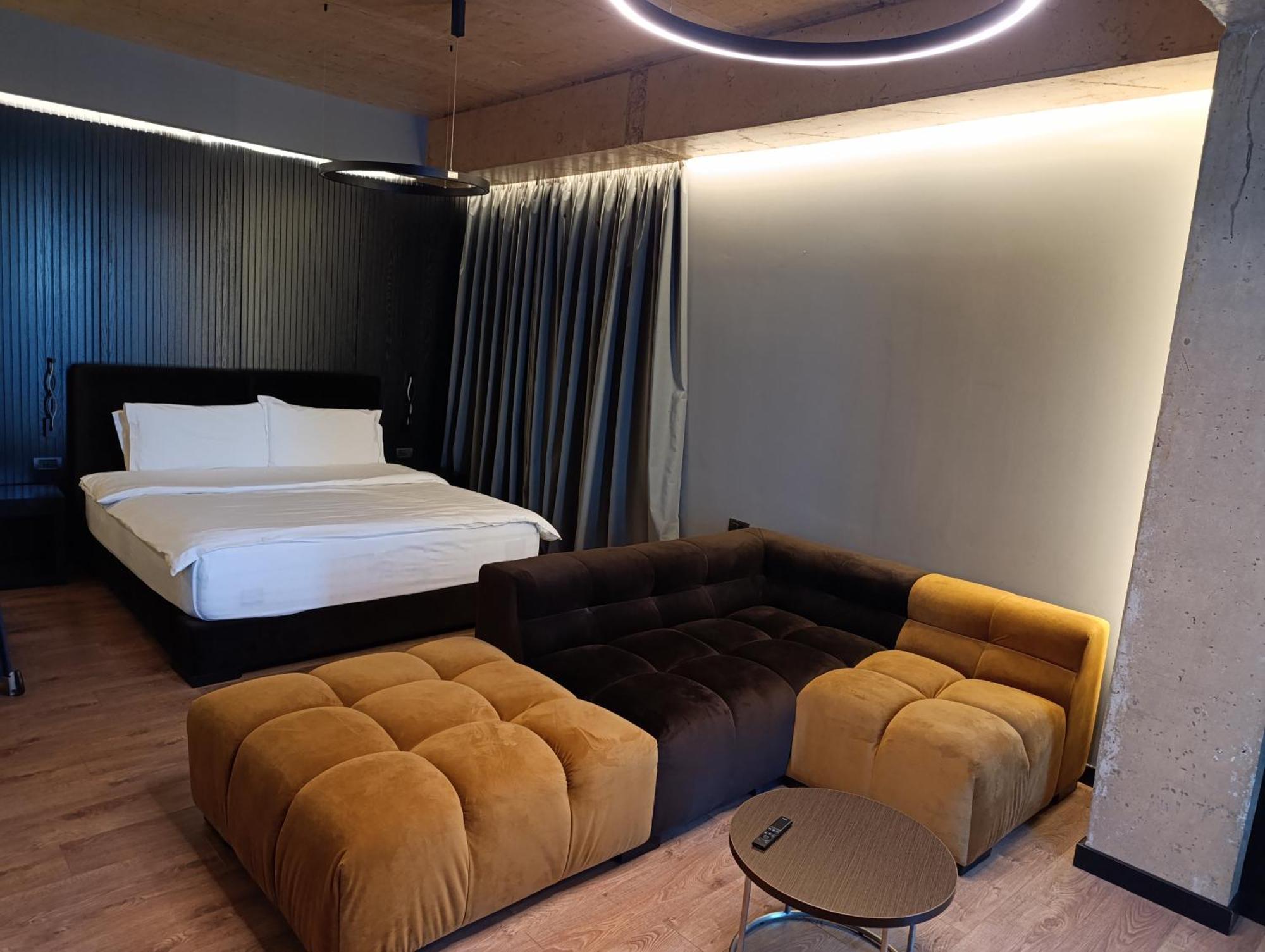 Toka Hotel Restaurant Udenisht エクステリア 写真