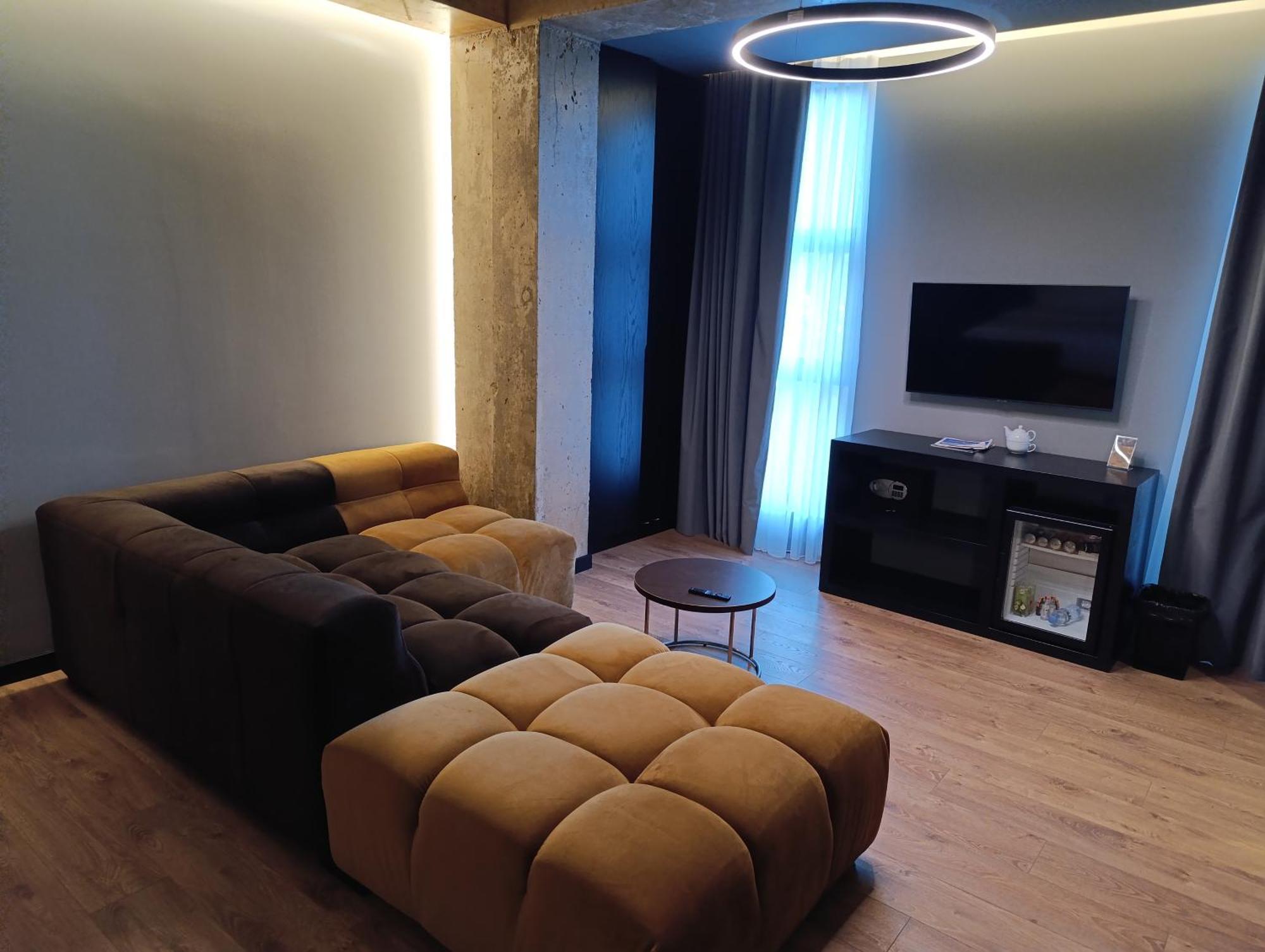 Toka Hotel Restaurant Udenisht エクステリア 写真